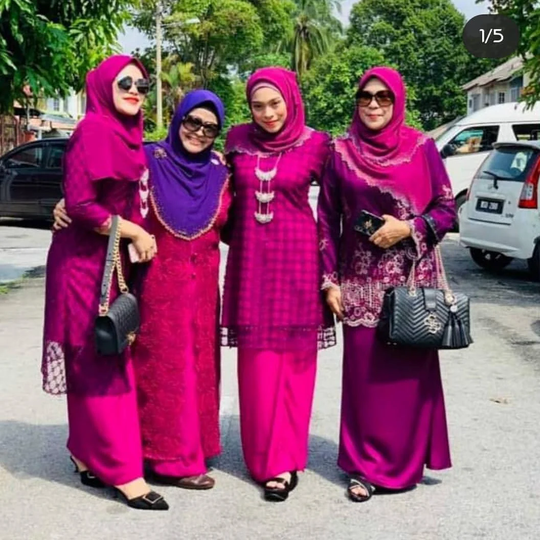 Selamat hari raya...aunty Yanti n family 1 family kita jahit dengan penuh keikhlasan ..hii..hii-jpg