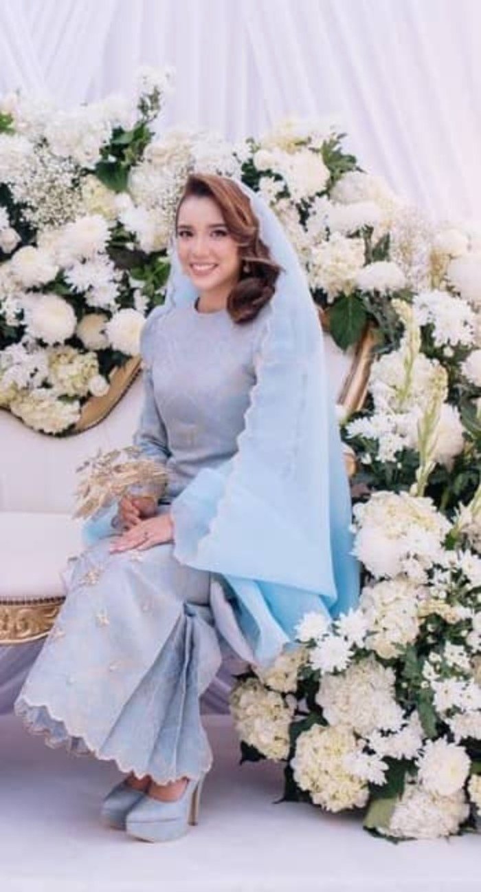 Wanapuzi Couture baju nikah biru