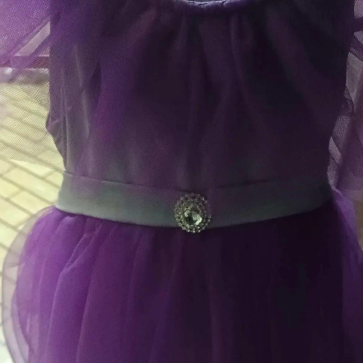 Wanapuzi Couture busana ungu close up